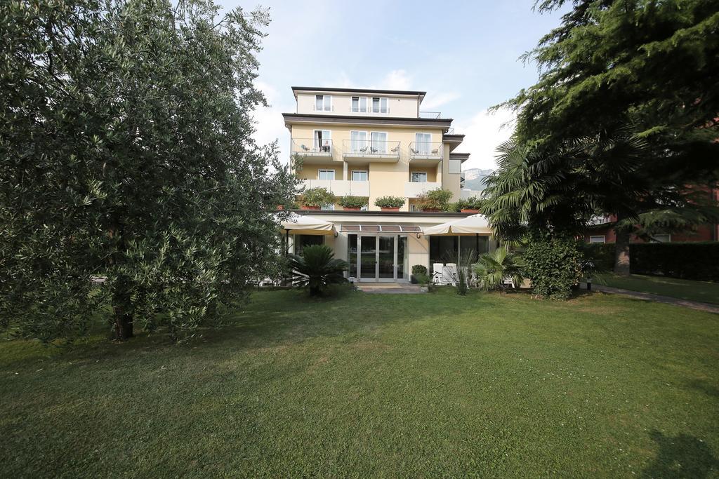 Hotel Villa Verde Torbole Sul Garda Екстериор снимка