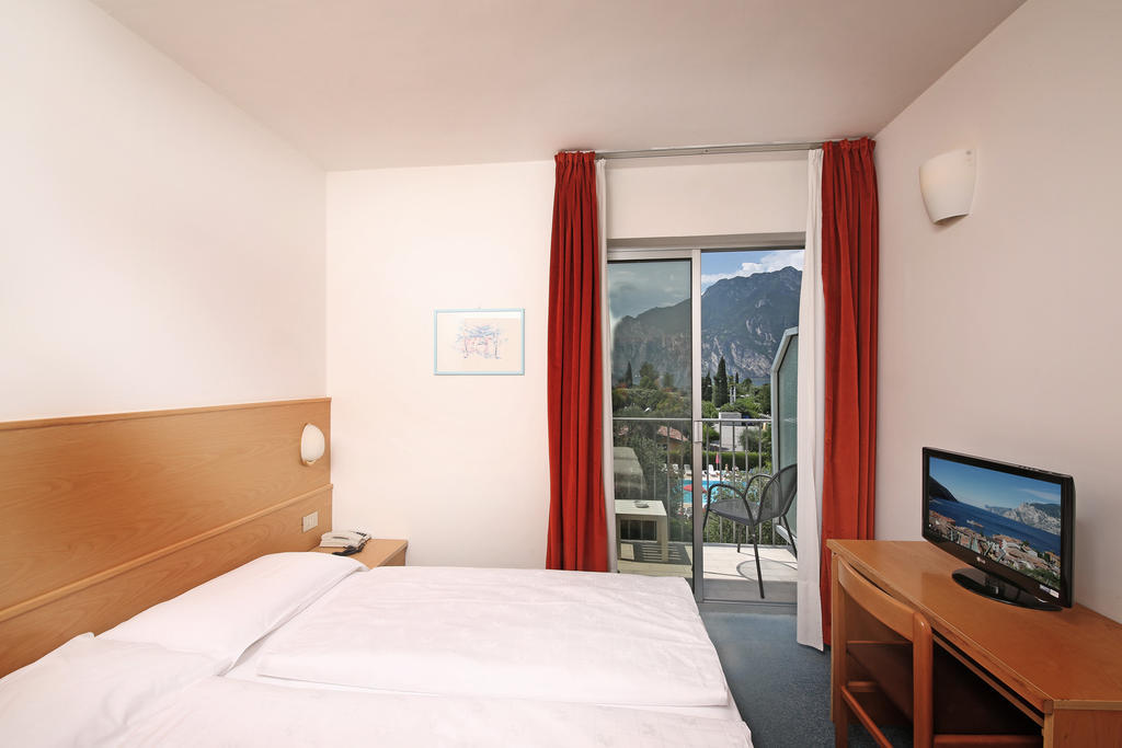 Hotel Villa Verde Torbole Sul Garda Екстериор снимка