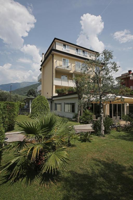 Hotel Villa Verde Torbole Sul Garda Екстериор снимка